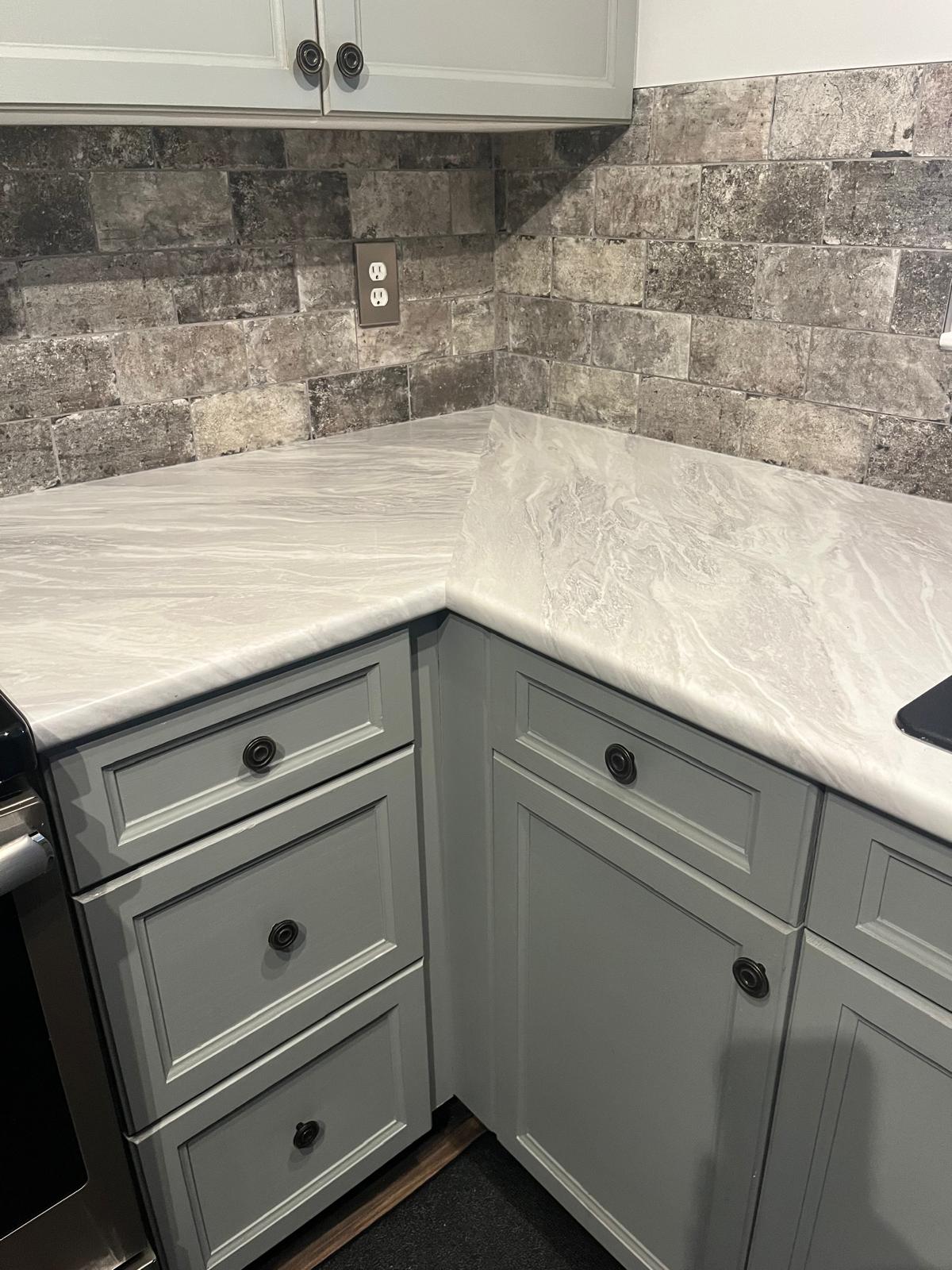 L-Miter Laminate Countertop